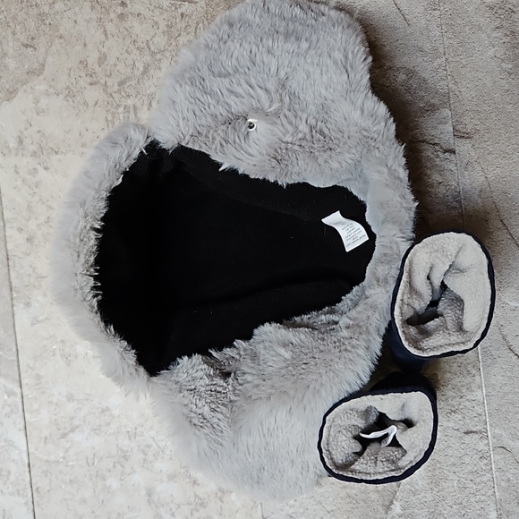 Infant winter hat and mittens. EUC. - Picture 7 of 7